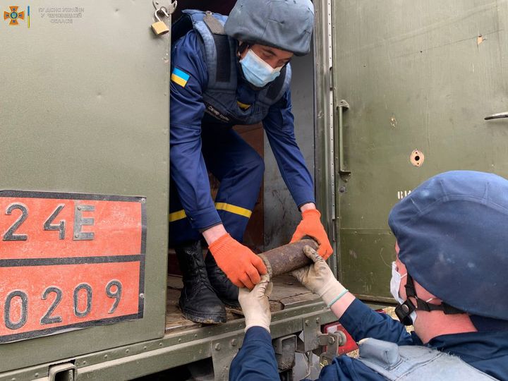 На полі у селі Слобода-Комарівці виявили два артснаряди часів Першої світової війни