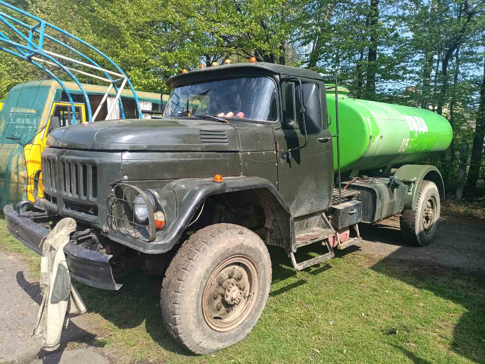 Жителі Недобоївської громади придбали для військових 8 авто