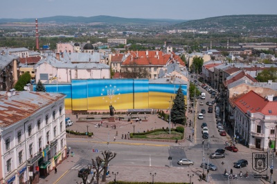 У Чернівцях оголосили конкурс на найкраще фото біля нового банера: що обіцяють у подарунок
