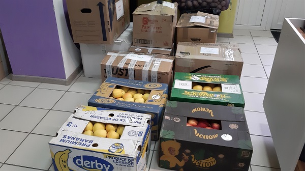 Шкільний психолог з Чернівців передав майже тонну яблук для військових