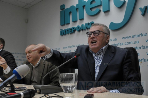 За пропаганду митного союзу Жириновського в Києві закидали квашеною капустою (+ відео)