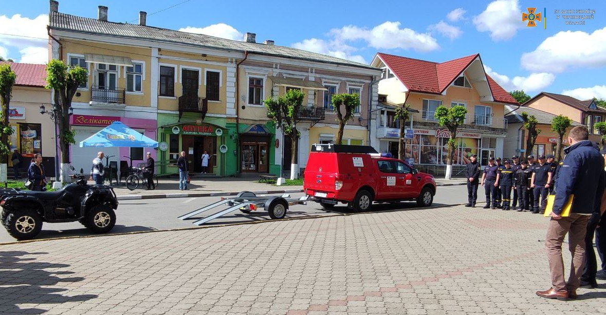 Квардроцикл з лафетом отримали у подарунок від польських друзів буковинські рятувальники  