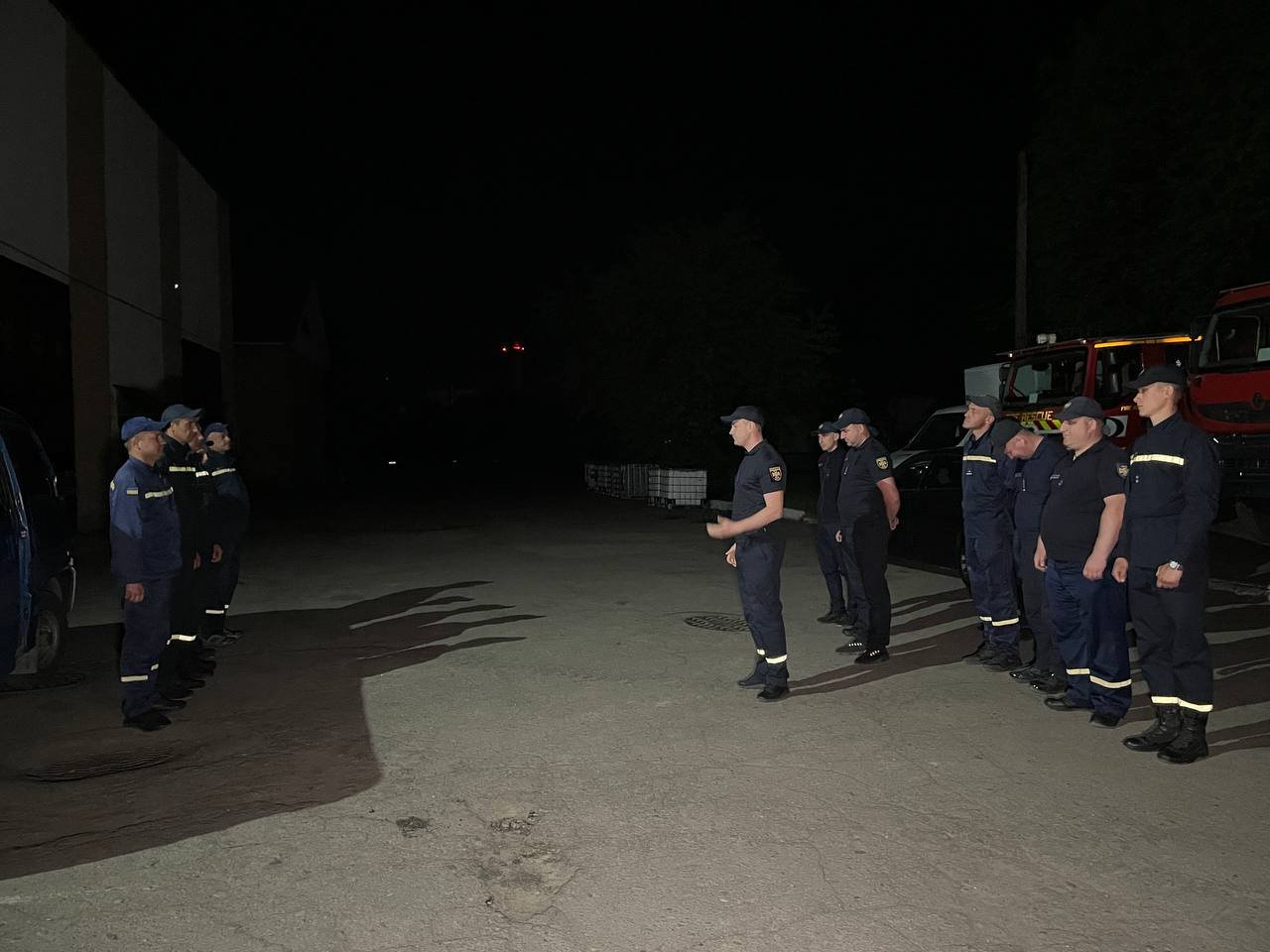 Буковинські піротехніки, які очищали звільнену Київщину від російських мін, повернулися до Чернівців   