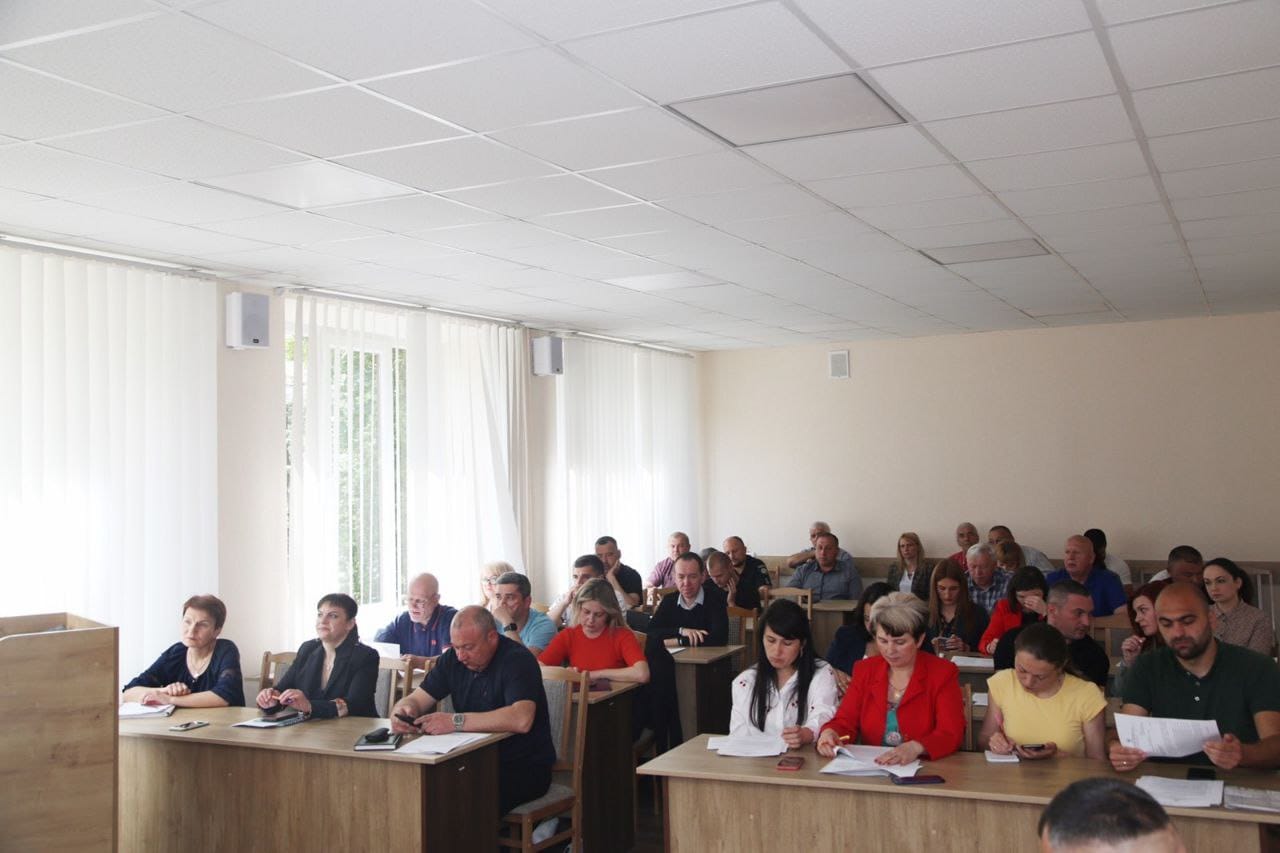 У Кіцмані депутати скасували премію міському голові і запустили процес дерусифікації