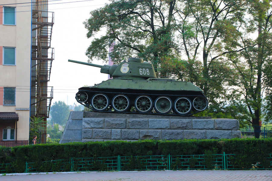 У мерії Чернівців чекають на пропозиції, куди перенести пам’ятник екіпажу танку «Т-34» з вулиці Гагаріна