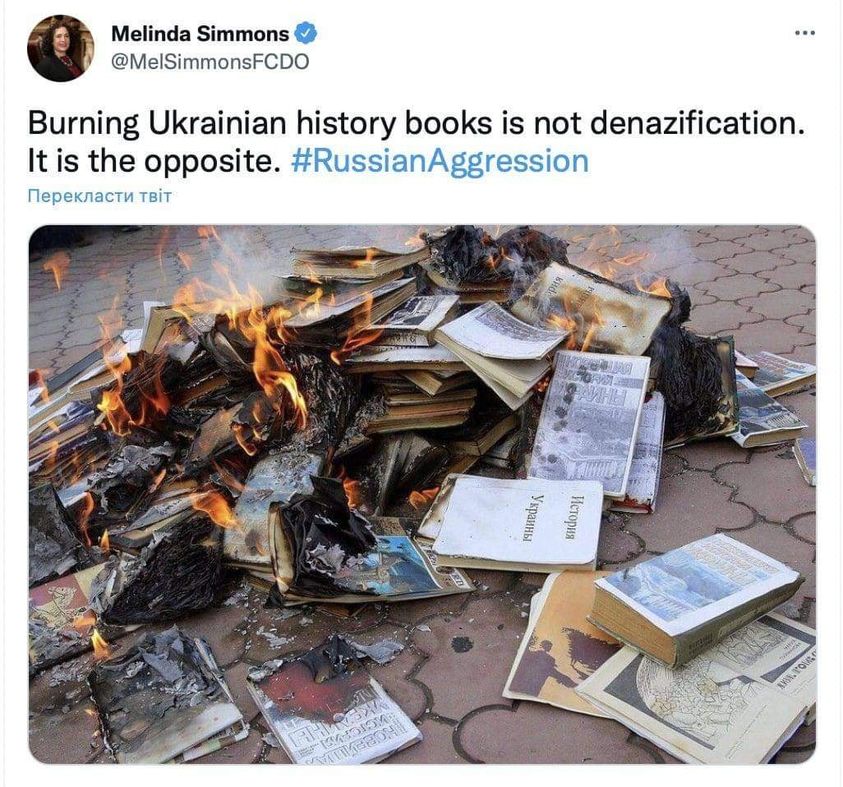 Поки окупанти спалюють книги з історії України у Чернівцях поставили на паузу очищення міста від слідів 'русского мира'