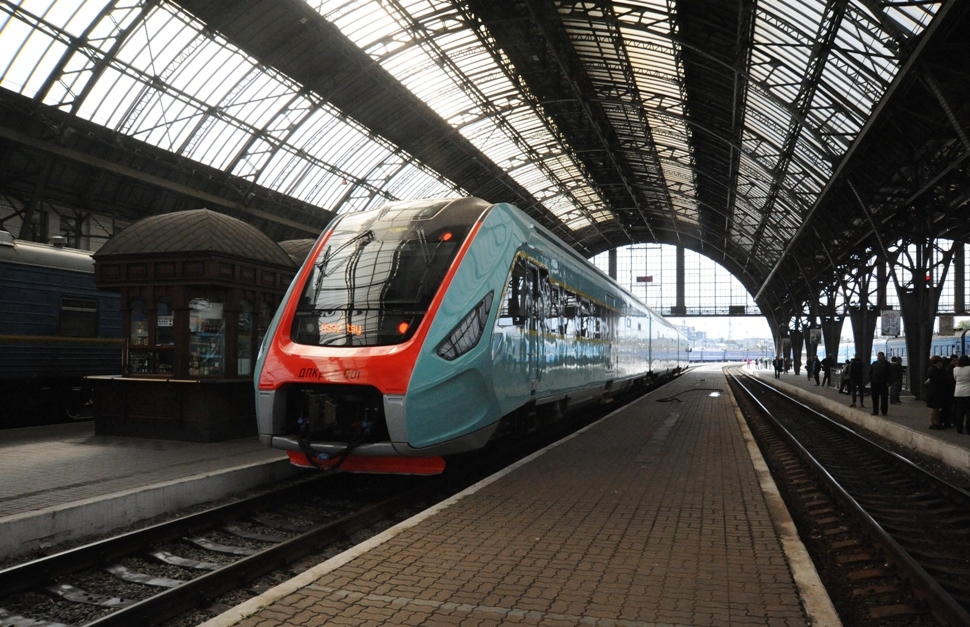 Потяг сполученням Львів – Чернівці змінює графік руху 