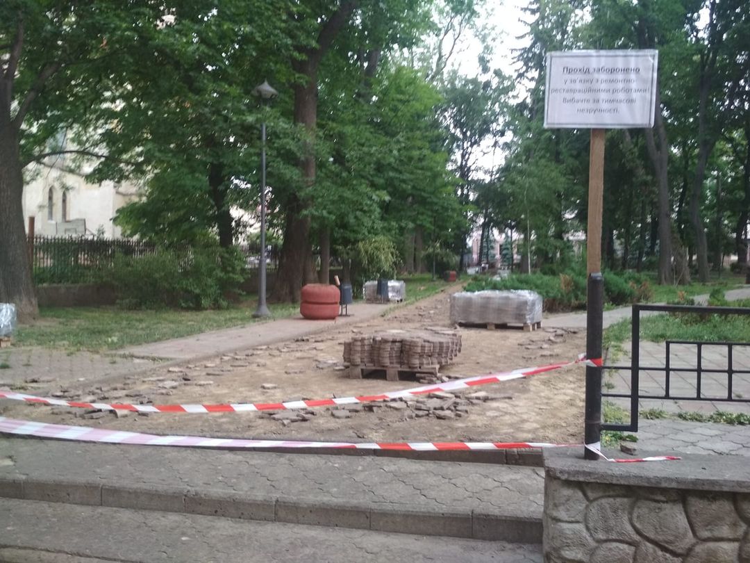 'Непорушний зв'язок часів і культур': меншовартісні проєкти в історичних скверах, навіть за меценатські кошти, суперечать давнім традиціям міста, - думка   