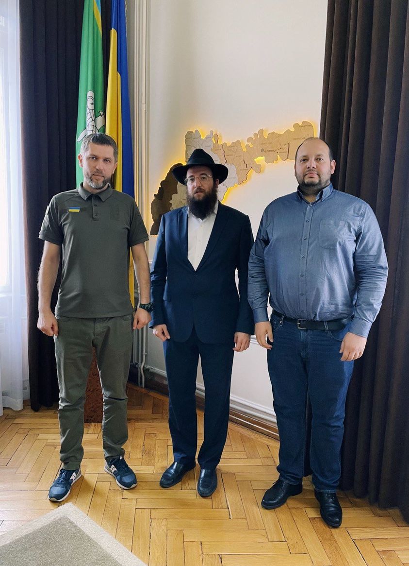 Голова Чернівецької обласної ради при свідках пообіцяв ребе, що Музей науки у колишній синагозі розмістять тимчасово