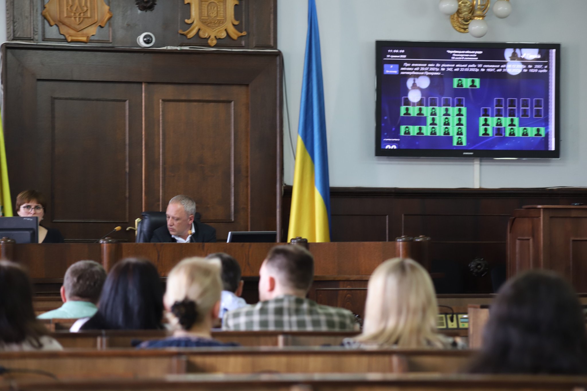 З журналістами, але без депутатів  “Команди Михайлішина” та “Рідного міста”: Чернівецька міськрада провела позачергову сесію