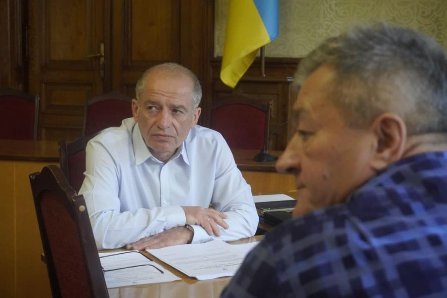 На Буковині між двома молодими сім'ями розділили майже мільйон 150 тисяч гривень з обласного бюджету для придбання ними житла 