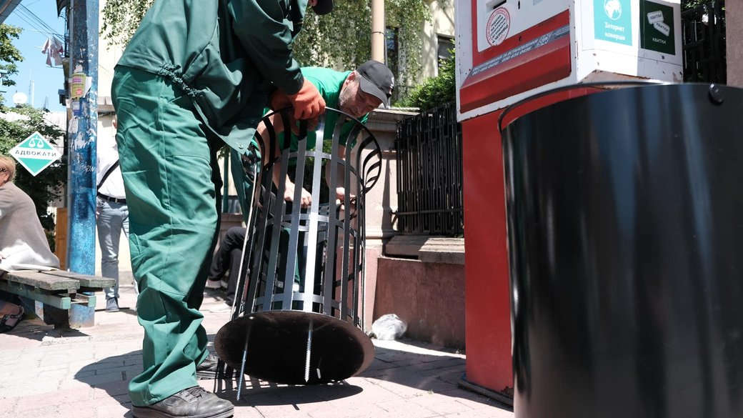 Двісті нових смітників майже за півмільйона гривень, які не пройшли випробування вандалами, з'являться на чернівецьких вулицях