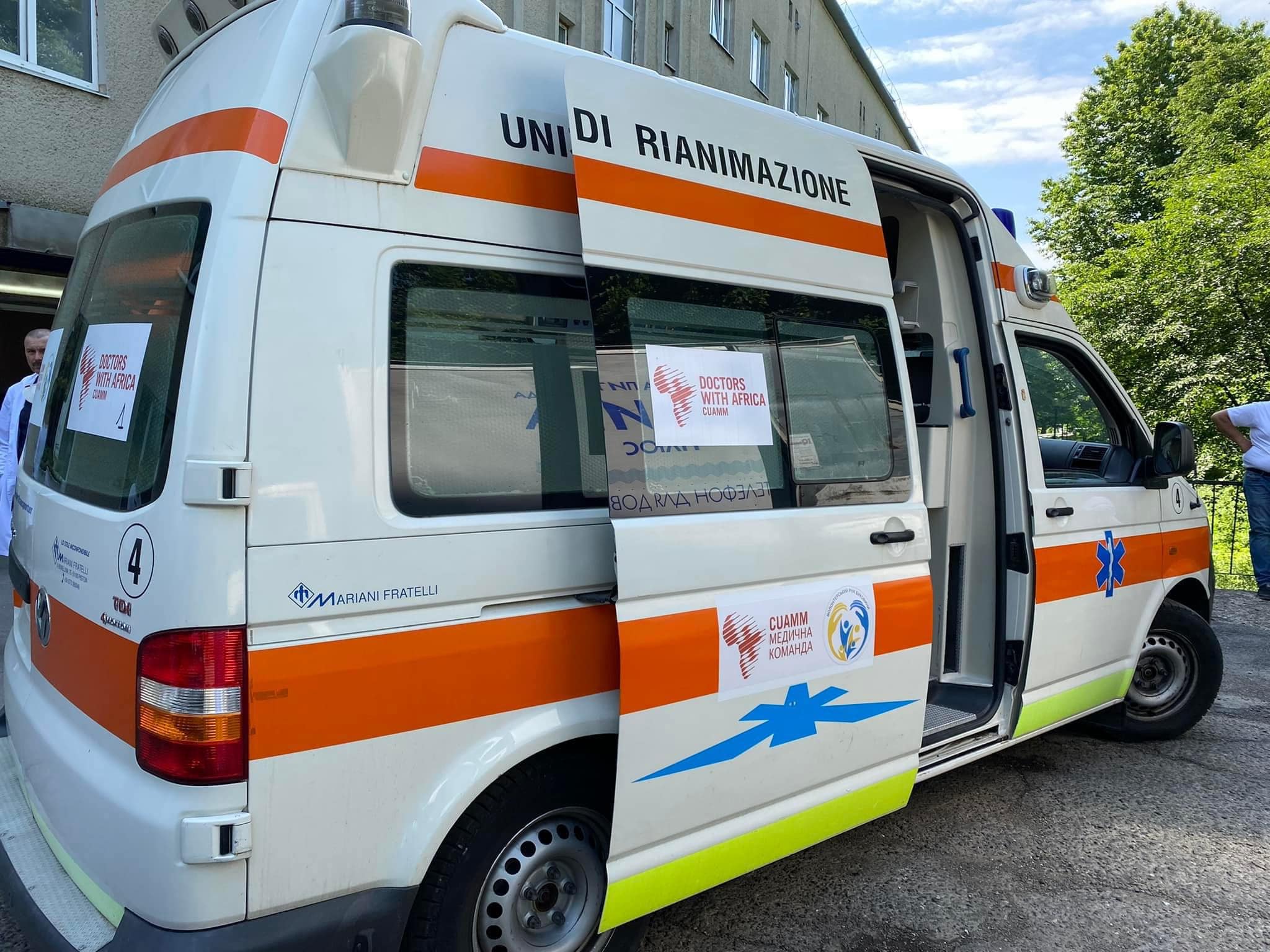 'Кожна хвилина часом вартує життя!' Обласний кардіоцентр отримав реанімобіль від волонтерів