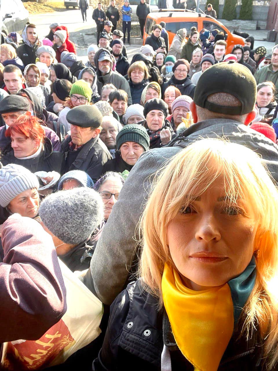 'Не плескаймо язиками, якщо не бажаємо повторення Херсона в Чернівцях та області!': 'Слуга народу' з Чернівецької міськради емоційно прокоментувала скандал навколо розкрадання гуманітарки 