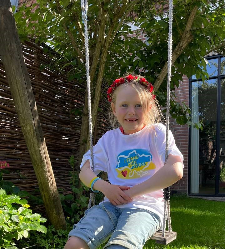 Семирічна голландка пожертвувала власні кишенькові для чернівецького проекту ”1000 ліжок” із закупівлі ліжок для вимушено переселених осіб