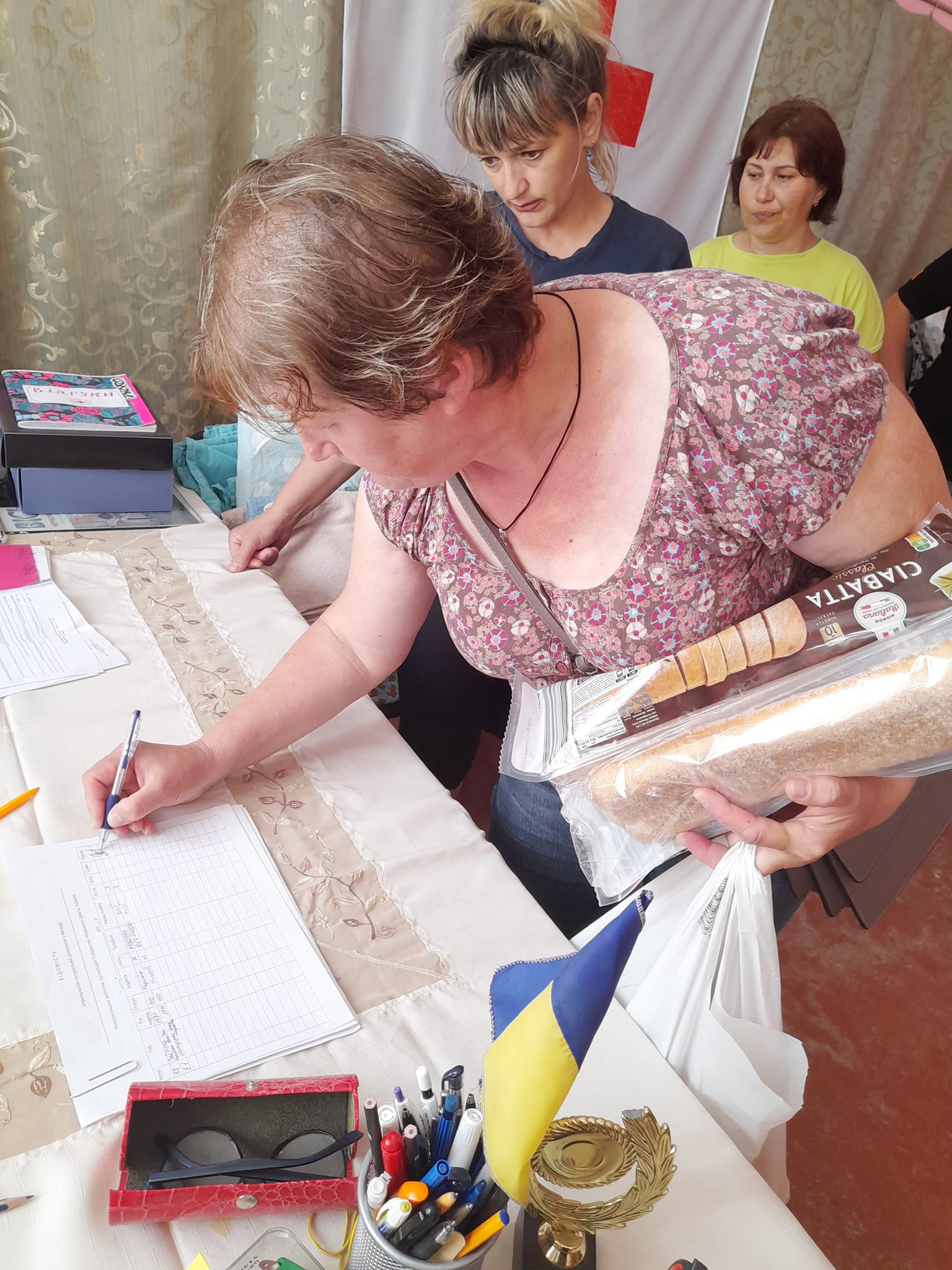 Новоселицьким переселенцям роздали 1630 буханок італійського хліба CIABATTA 