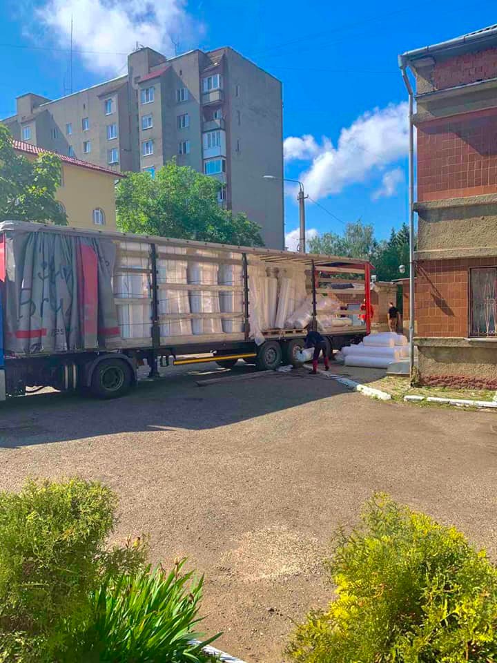 Між закладами охорони здоров’я Чернівецької області розподілять півтори тисячі матраців від Дитячого фонду ООН