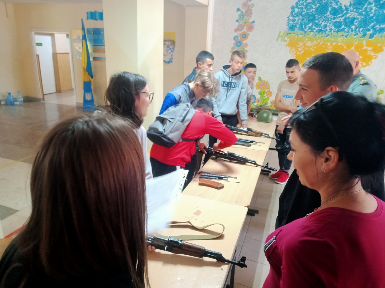 На Буковині навіть діти масово вчаться володіти зброєю