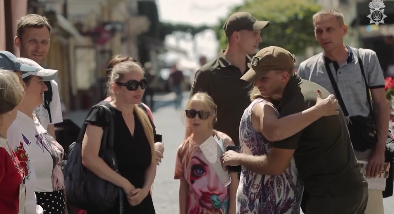 Всеукраїнський флешмоб 'Вшануй героя': чернівчан закликають приєднатися 