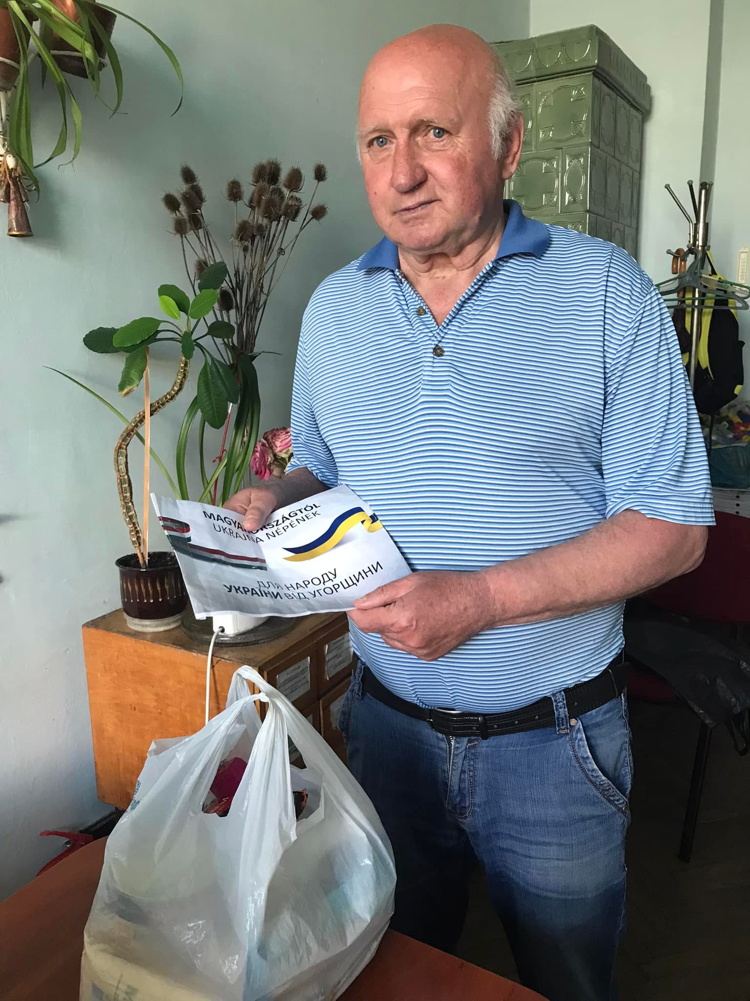 Буковинські угорці, родини фронтовиків і люди похилого віку отримали гуманітарну допомогу від «Товариства угорців Буковини»