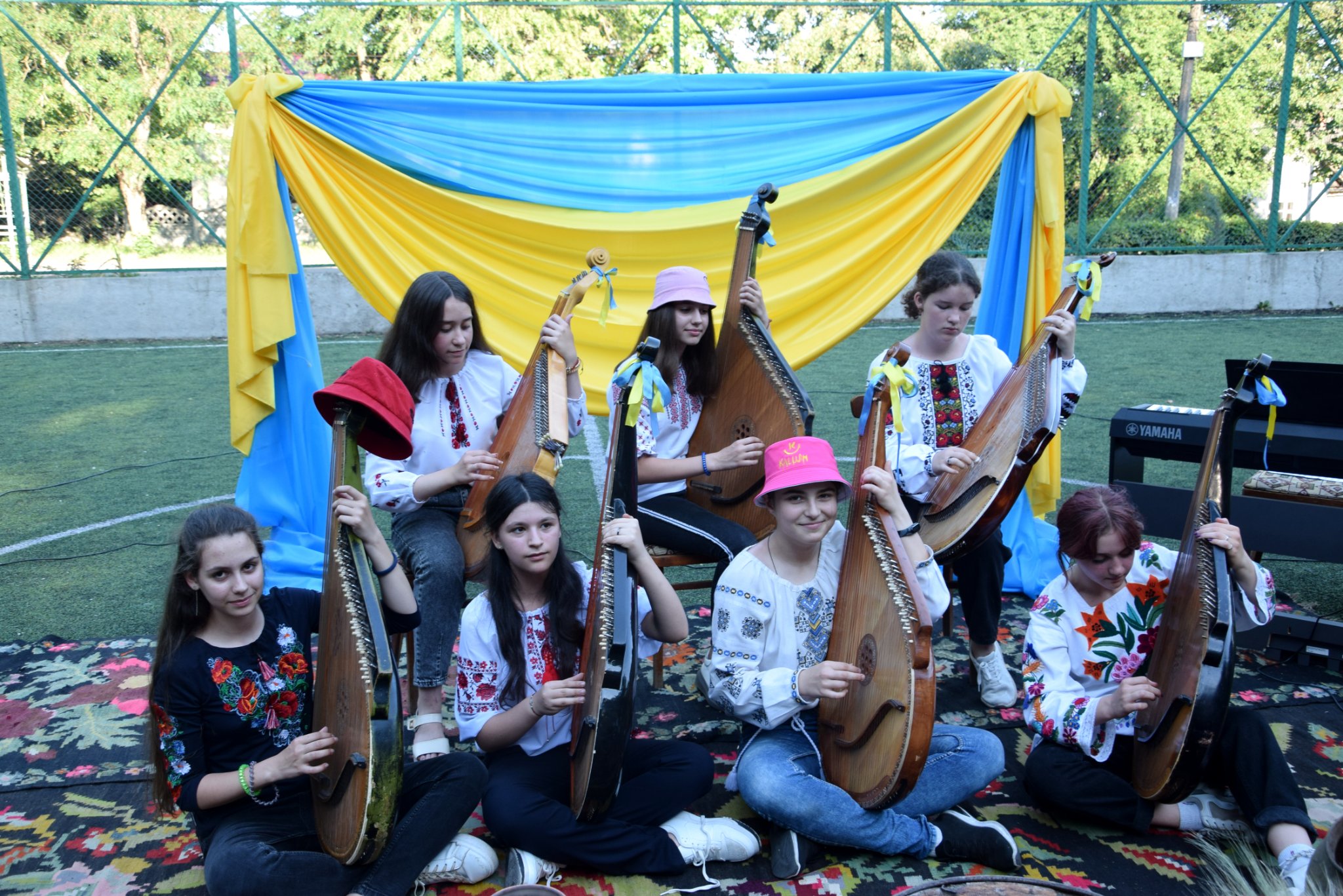 Стефанія по-бессарабськи: хотинські бандуристки заспівали пісню гурту Kalush Orchestra