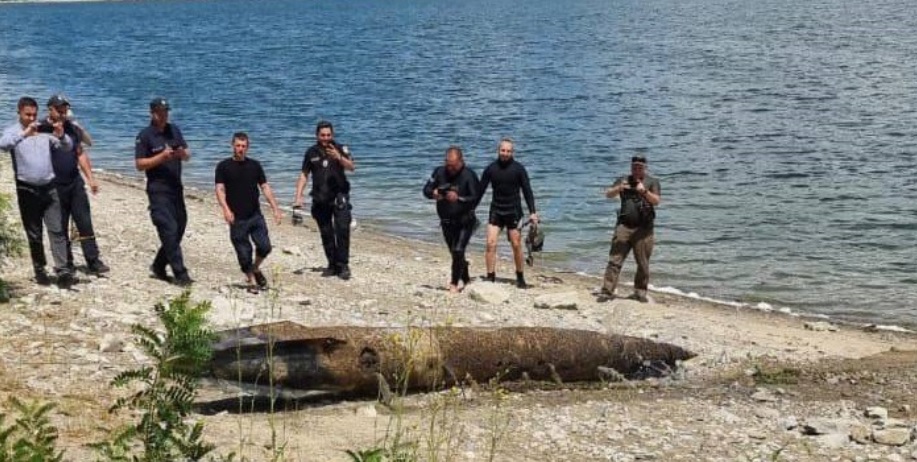 «Ракета», про виявлення якої у водосховищі на Буковині повідомив Осачук, виявилась підвісним баком літака (ФОТО)