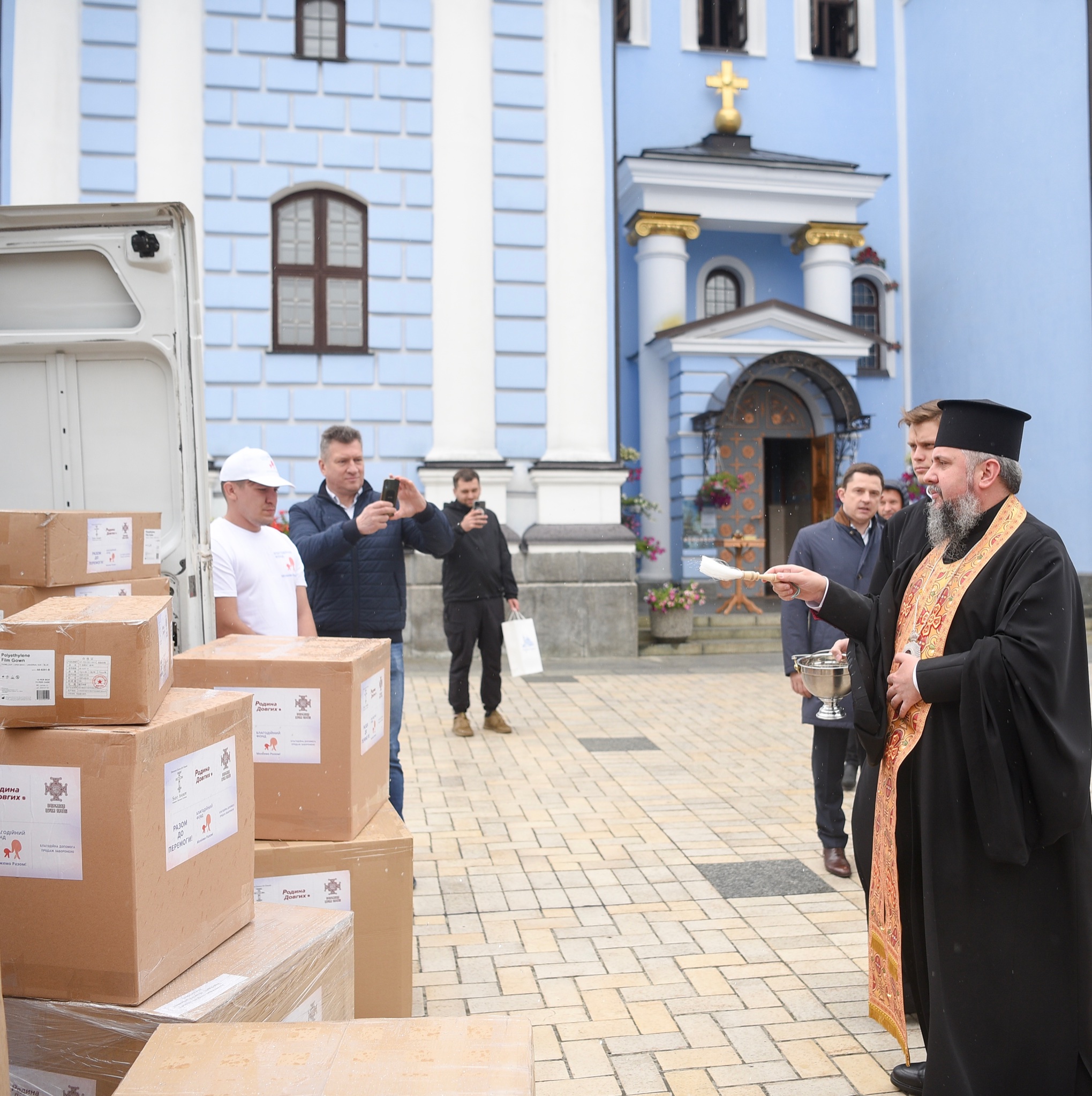 Великий вантаж медикаментів на понад 210 млн отримають 118 українських лікарень від ПЦУ та УПЦ США