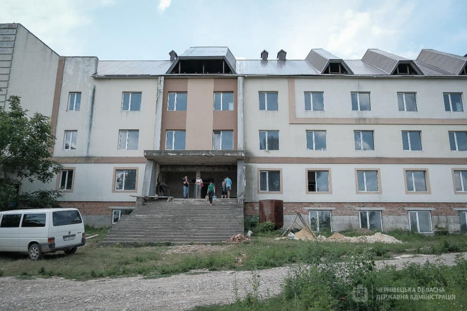 На Буковині шукають місця для відселення переселенців з приміщень шкіл і дитячих садків