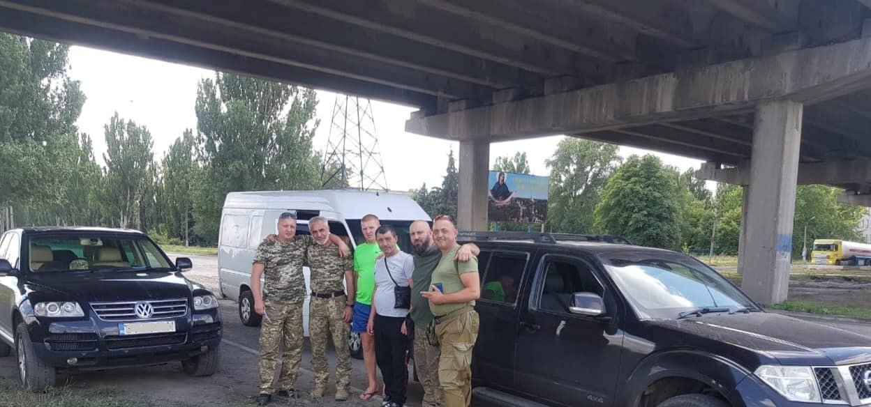 Переданий з малої батьківщини Софії Ротару для Збройних сил України мікроавтобус вивіз з напівоточення у Сєвєродонецьку понад 200 осіб