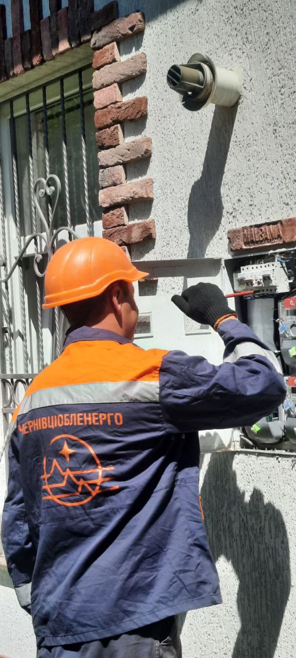 «Чернівціобленерго» безкоштовно встановить майже 10 тисяч сучасних електролічильників (адреси)