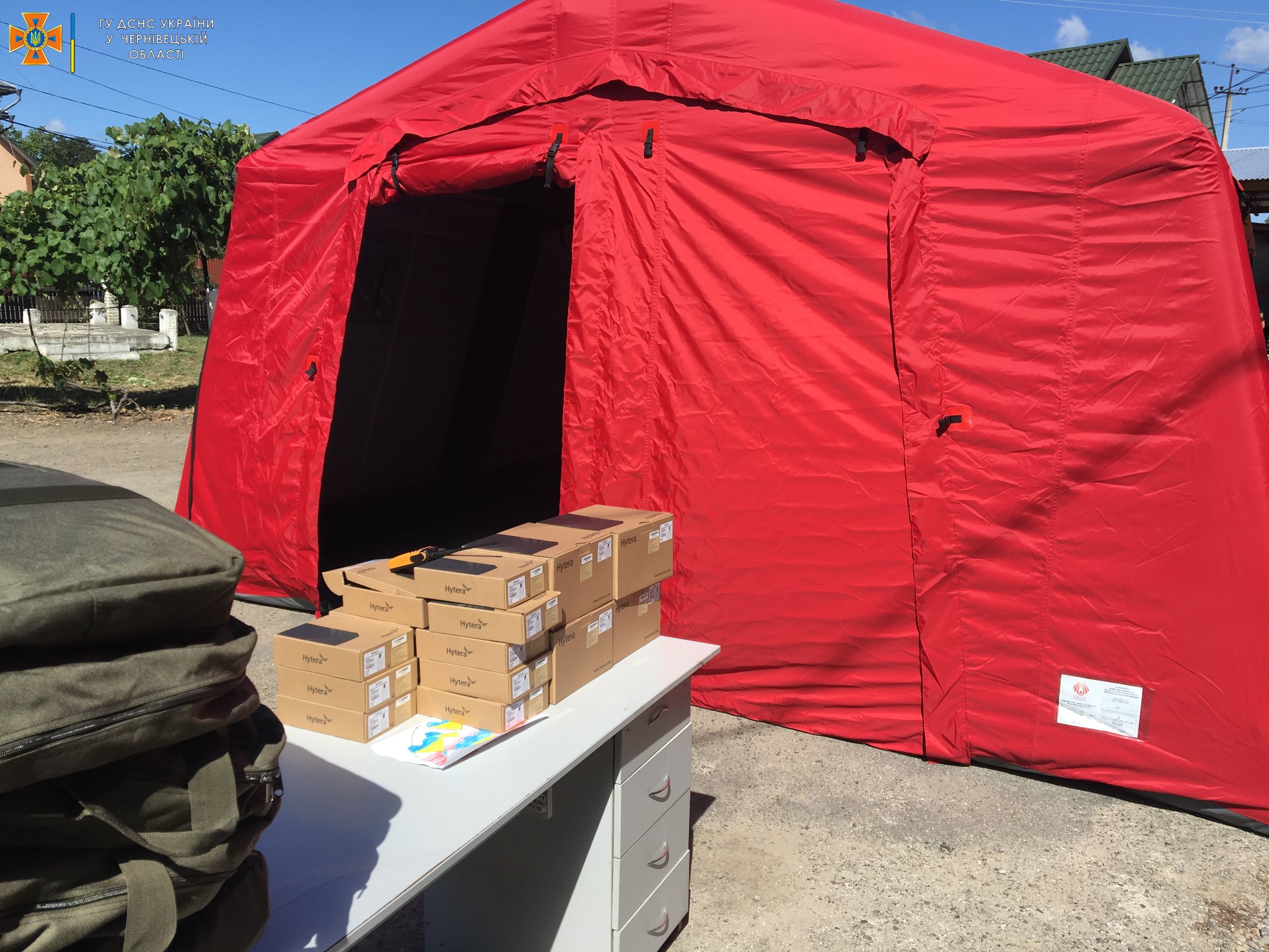 Поляки подарували вижницьким рятувальникам мобільний намет та велику партію цифрових радіостанцій Hytera