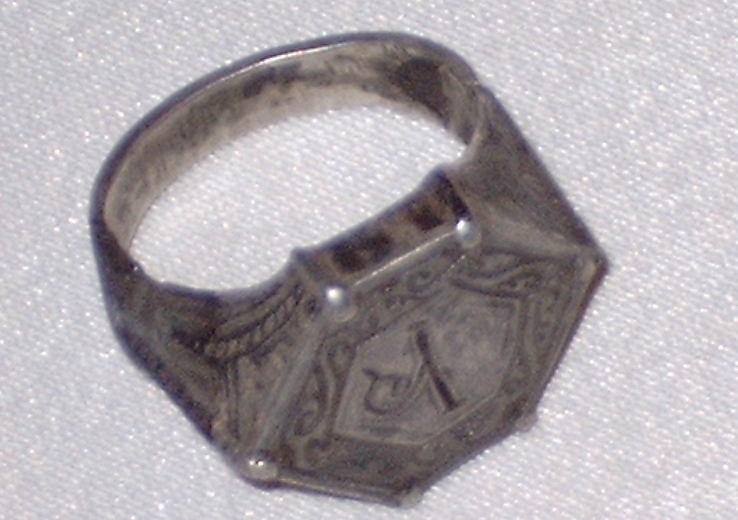 У Чернівцях показали унікальний срібний перстень князівської династії Рюриковичів (+коментар Юрія Чорнея)