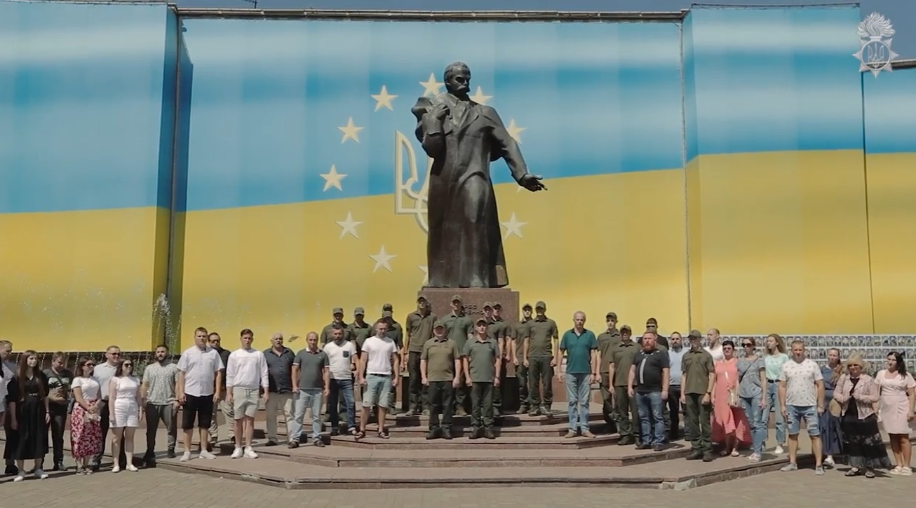 Бійці Національної гвардії України з нагоди становлення нашої держави виконали стройовий марш українського війська в центрі Європи