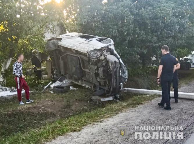 П'яний молодик з Неполоківців за кермом мікроавтобуса врізався у «Fiat Panda»: водій легковика загинув на місці, пасажирка в лікарні  