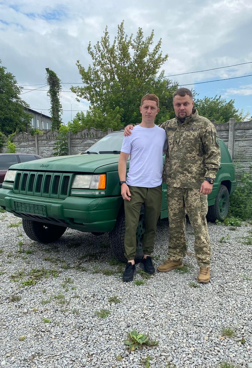 Депутату облради від ОПЗЖ, який записався до добровольчого батальйону на Запоріжжі, чернівецькі друзі скинулися на автомобіль