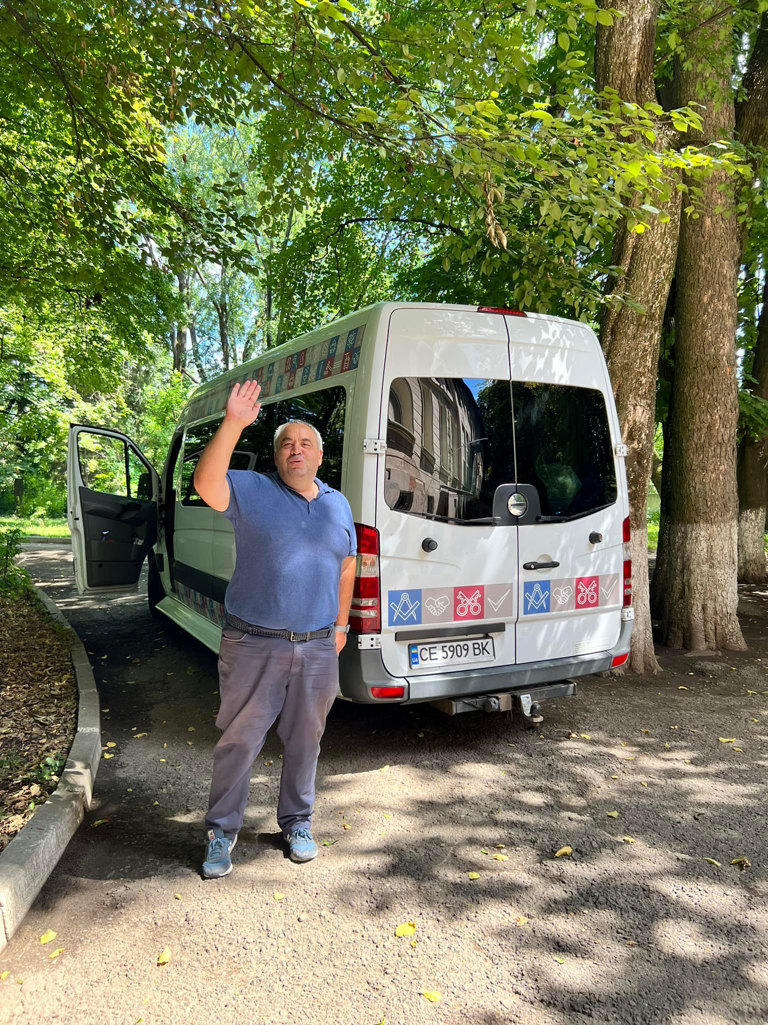 Від борошна вимушеним переселенцям у лаврах та громадах до ліжок, матраців і ковдр пацієнтам лікарні: чернівецькі доброчинці розподілили чергову партію гуманітарної допомоги