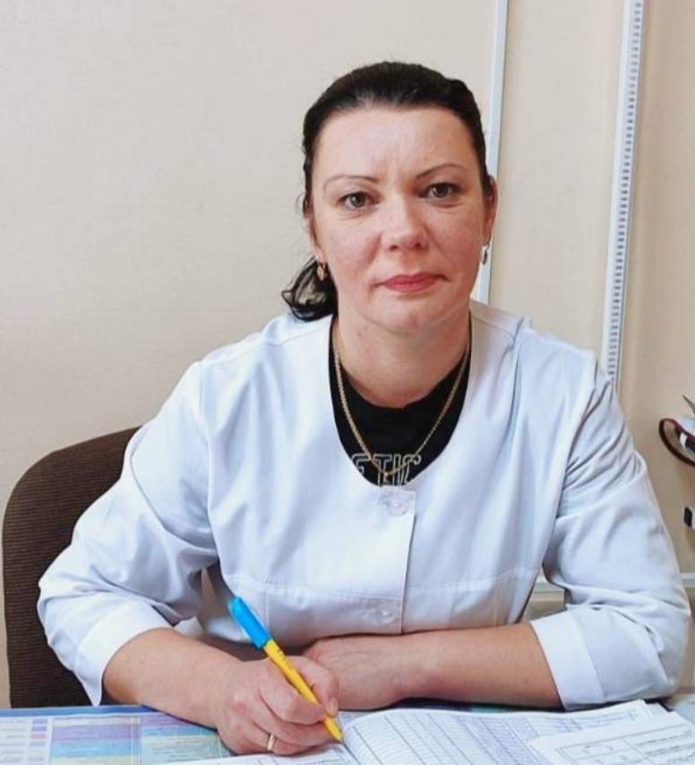 Набуті у Ясському медичному коледжі (Румунія) теоретичні знання медсестра Віра Нагірна успішно застосовує на практиці у лікувальних закладах Глибоки 