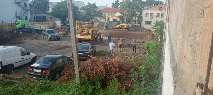 Підлегла Бостана з 'Європейської солідарності' Тетяна Шепелько з 'Пропозиції' розкритикувала його безпосереднього керівника - міського голову Чернівців Клічука з 'Єдиної альтернативи' 