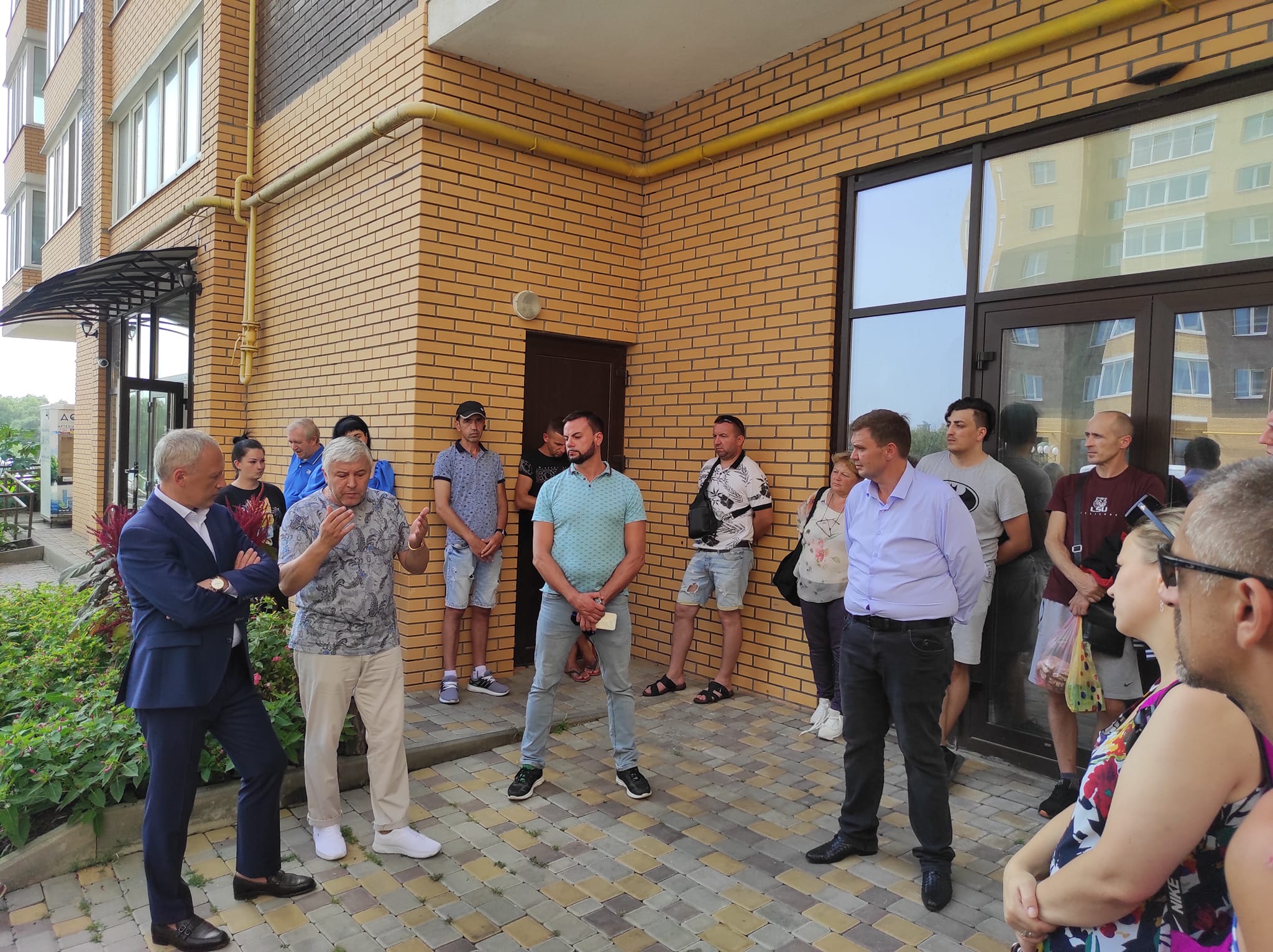 'До забудовника є багато претензій': чернівчани вимагають від орендаря прозорості у розподілі земельної ділянки включно з озером по вул.Винниченка 