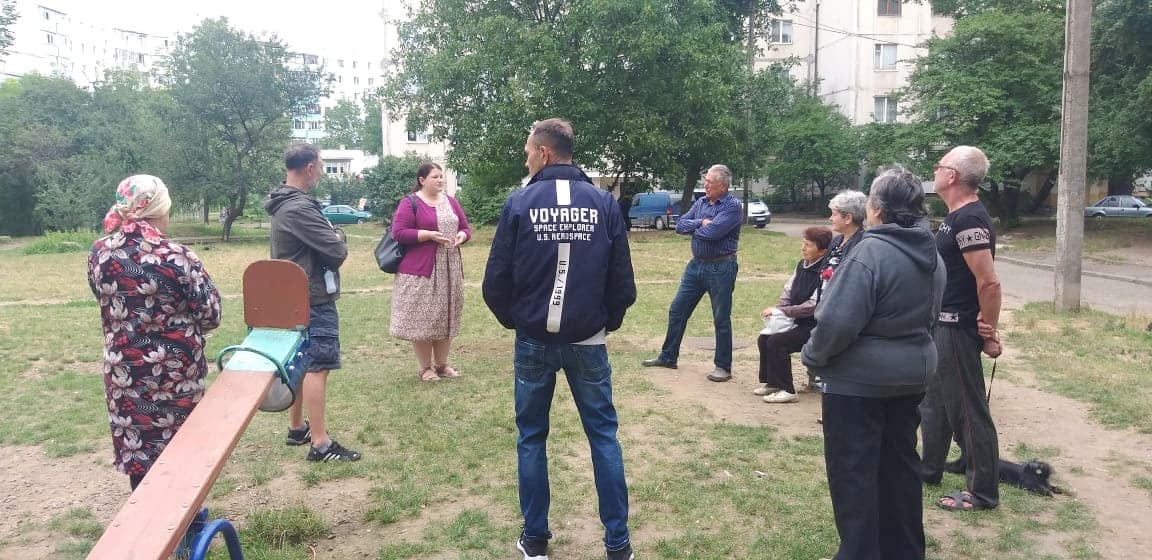 Мешканці бульвару Героїв Крут протестують проти забудови єдиного зеленого острівця між багатоповерхівками