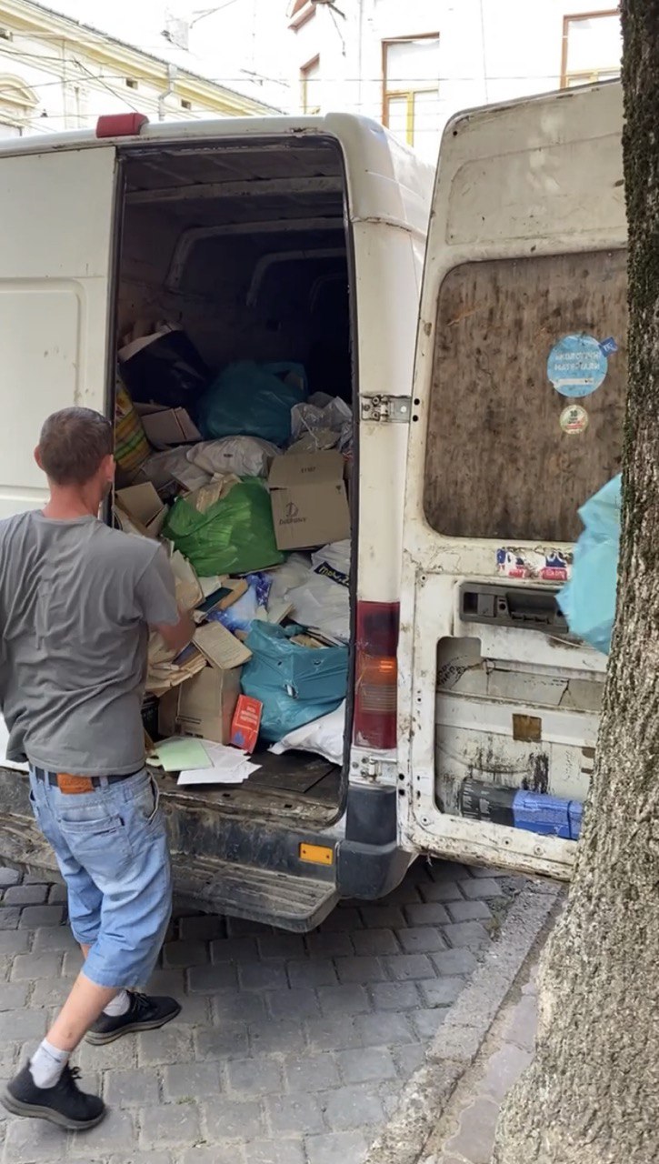 На Буковині у рамках акції «Дерусифікуй свою бібліотеку» на макулатуру здали 710 кг російської літератури 