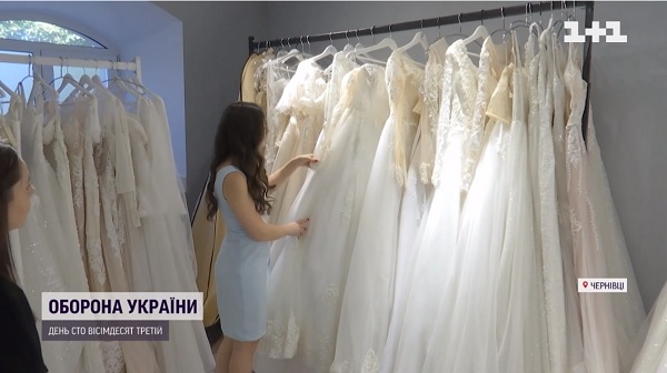 У столиці весільної моди нарікають на росіян, які ледь не знищили все, що буковинці будували роками