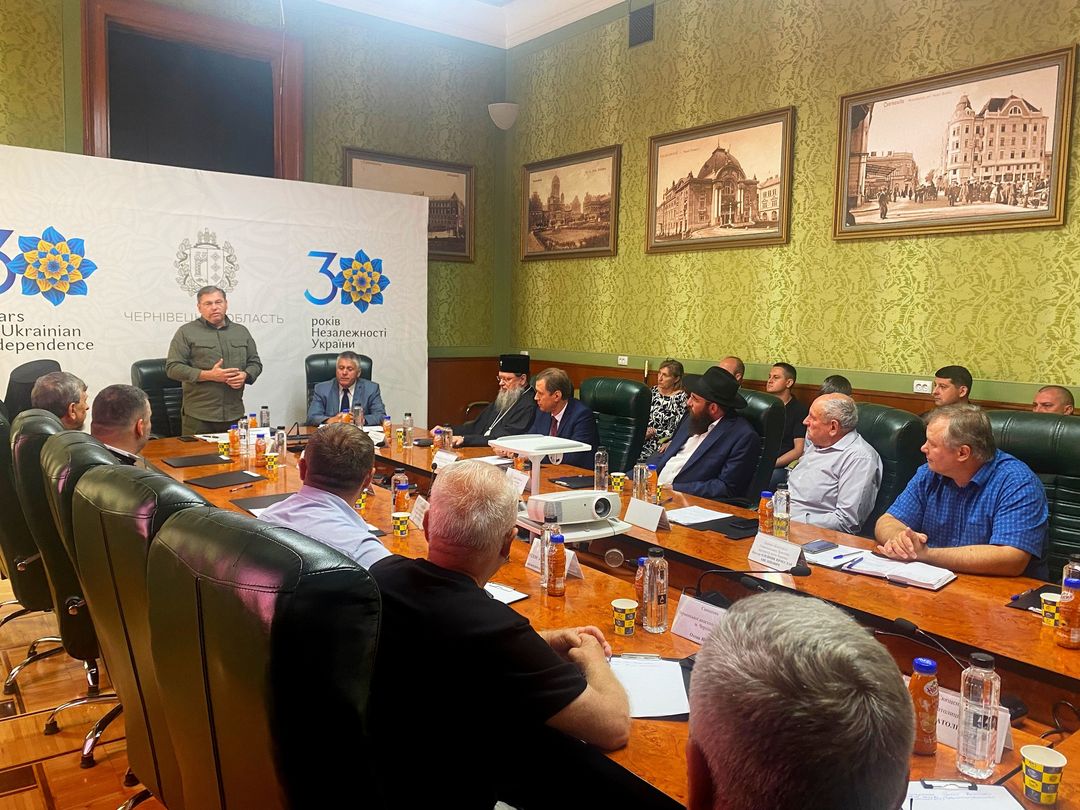 На раді у Запаранюка церковні ієрархи посварилися через російський трикольор  