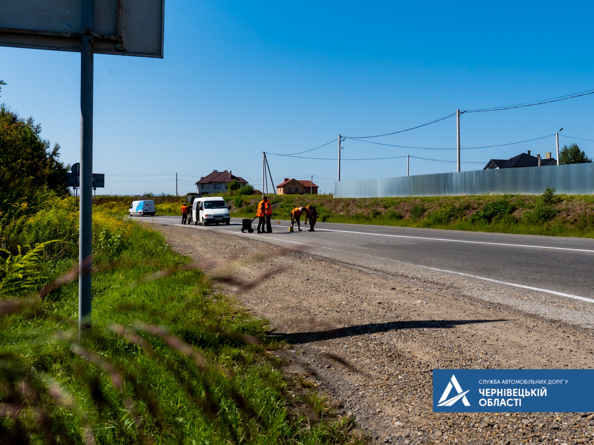 Руйнують дорожнє покриття та ускладнюють рух: на Буковині посилять контроль за пересуванням вантажівок, кількість яких через війну суттєво зросла   