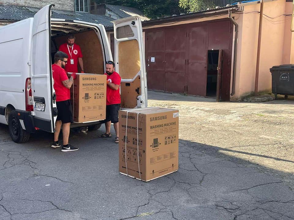 Швейцарець Раймонд Гуггенхейм передав нове обладнання для лабораторії Чернівецького обласного центру служби крові