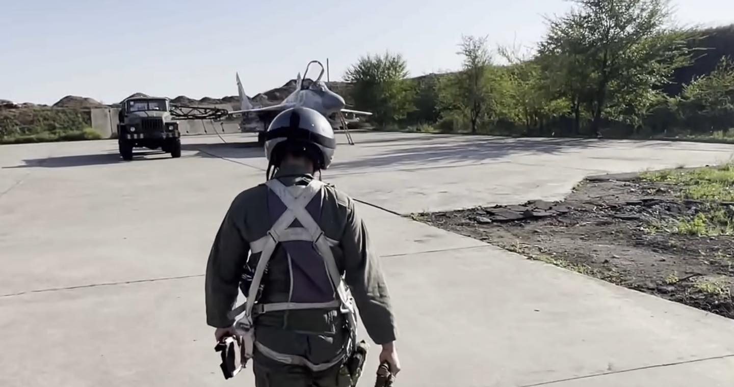  'Слуга народу' депутатка Чернівецької облради Леся Палагнюк зібрала 54 тисячі гривень на тактичний годинник Garmin для пілота МіГ-29 