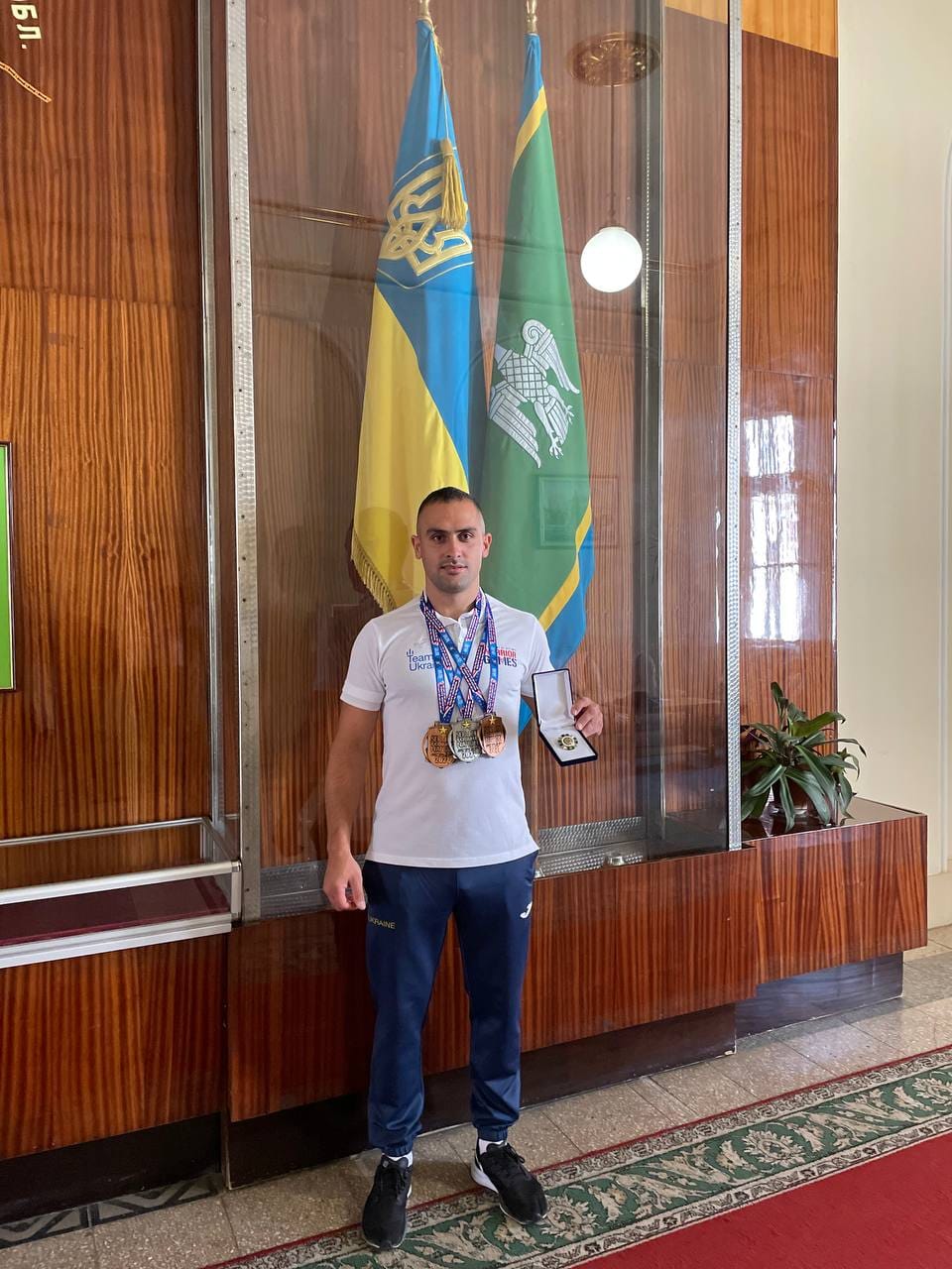 Чернівецький призер 'Ігор нескорених' у США одну з чотирьох медалей подарував родині загиблого захисника України 