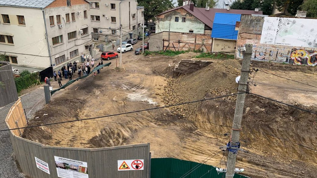 Забудовник скандальної ділянки на Шептицького отримав судовий дозвіл на ведення будівельних робіт за мовчазної згоди Ткаченка 