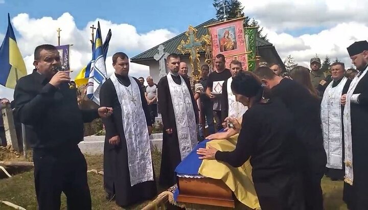 Голова Заставнівської міськради про УПЦ МП: Це сміття треба прибрати з дому