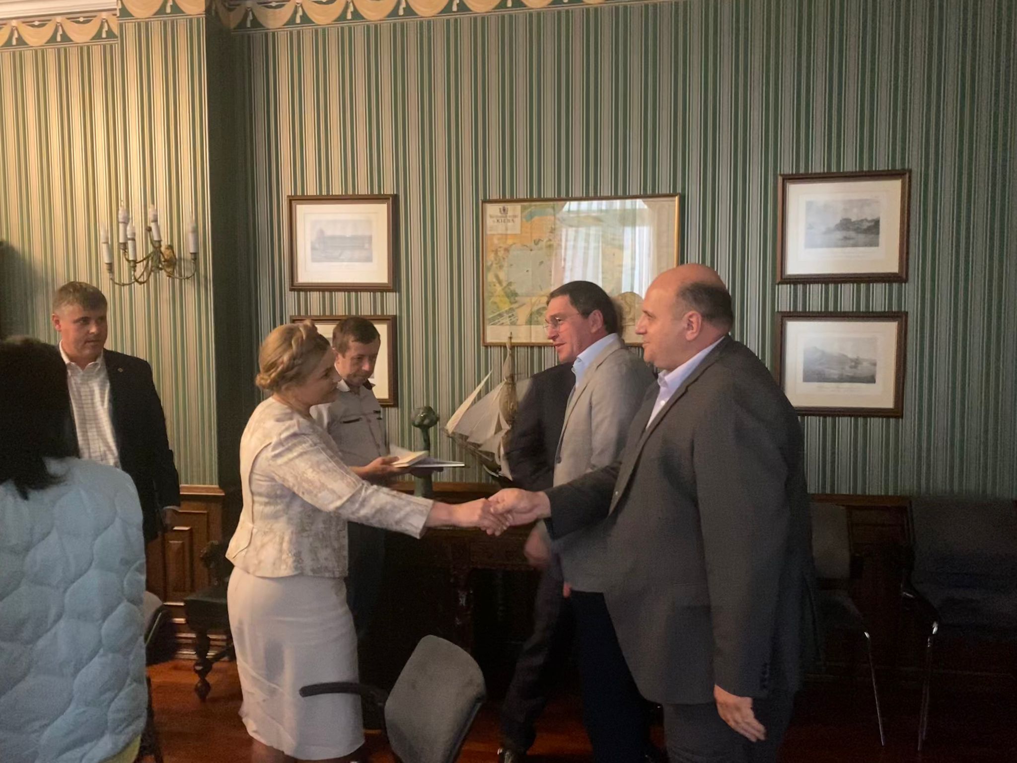 Після вояжу Європою Тимошенко нарізала завдання Мунтяну і депутатам від 'Батьківщини' щодо подальшої роботи в умовах війни